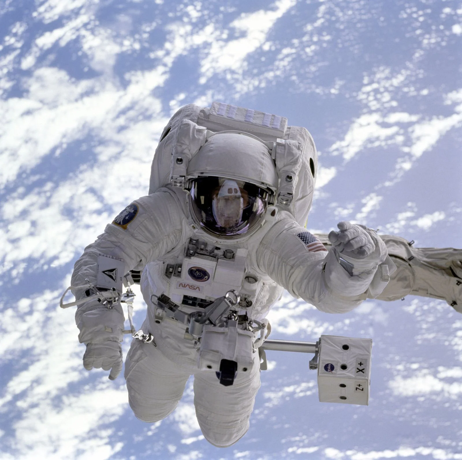 Orbit’s Gravity-Free Body Reshapes Itself: Heart Rounds, Spine Stretches, Astronauts Gain Height