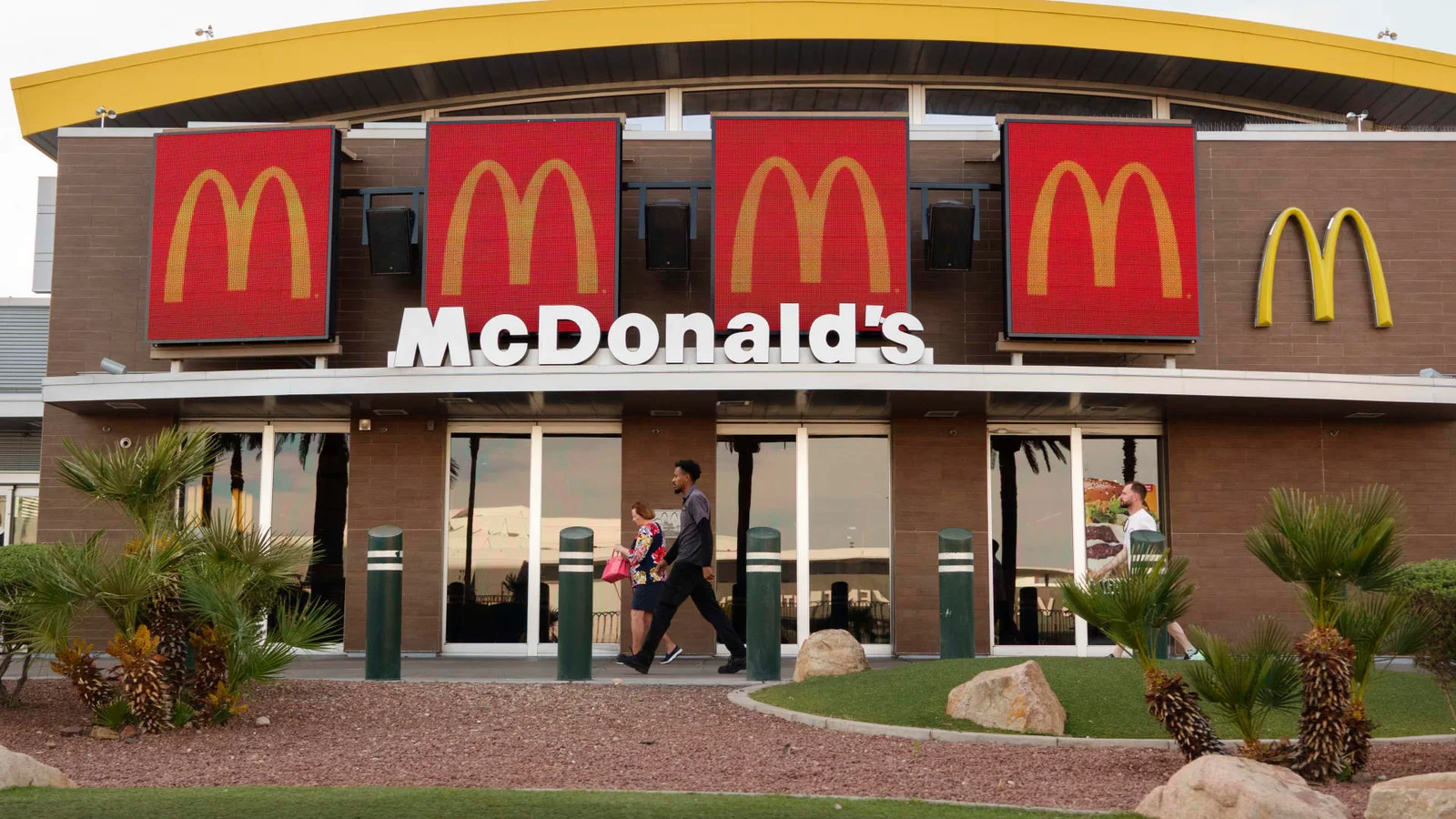 McDonald’s prep for steady Q1 2026 showing as beefed-up earnings eye gas-price impact