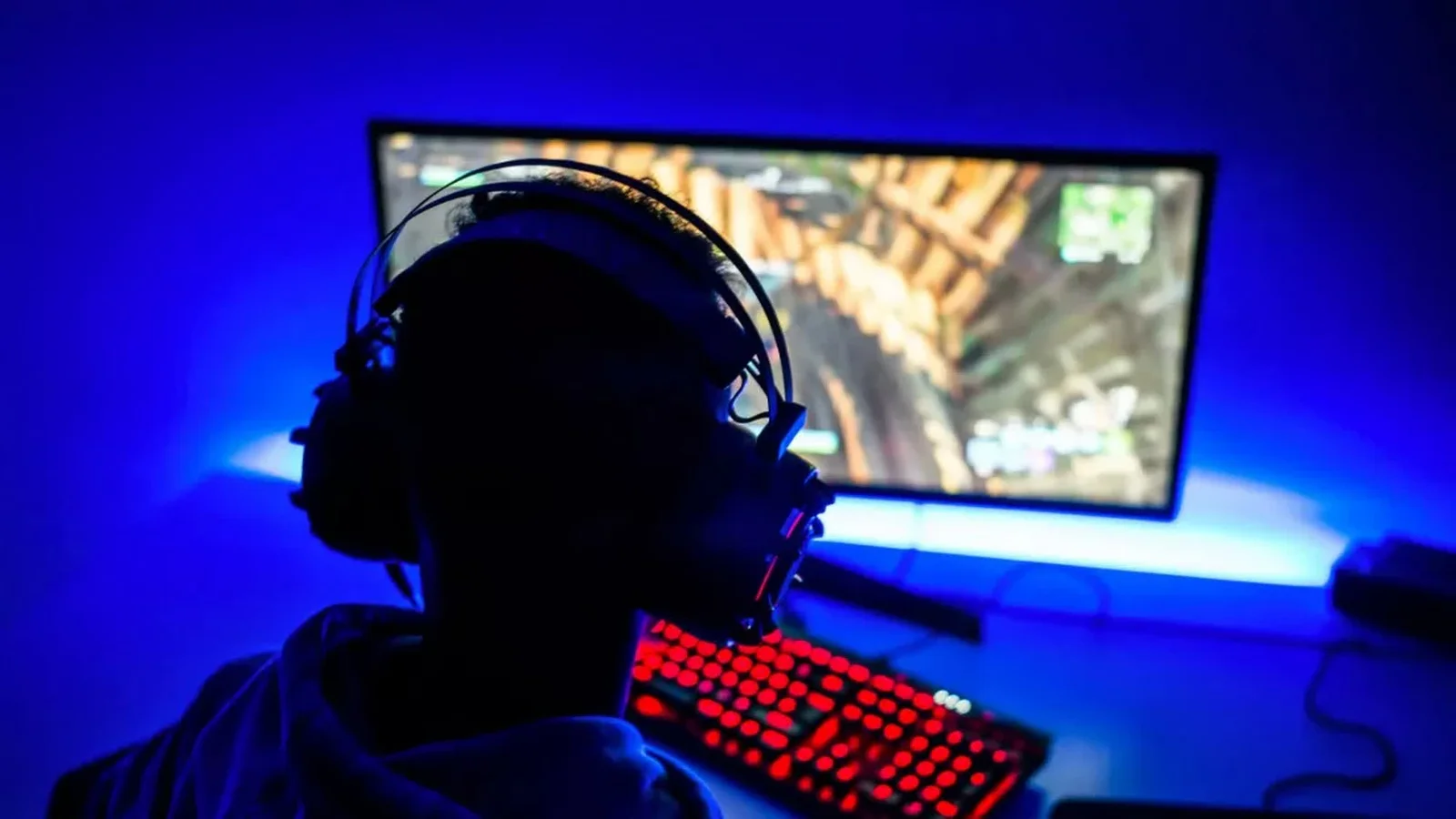 Lobby clashes cast private game servers as piracy battleground
