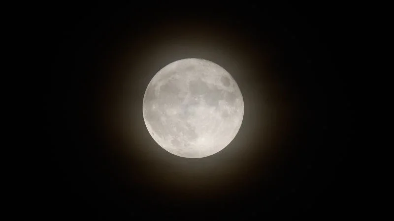 August's Double Celestial Delight: Supermoon and Saturn Illuminate Night Sky