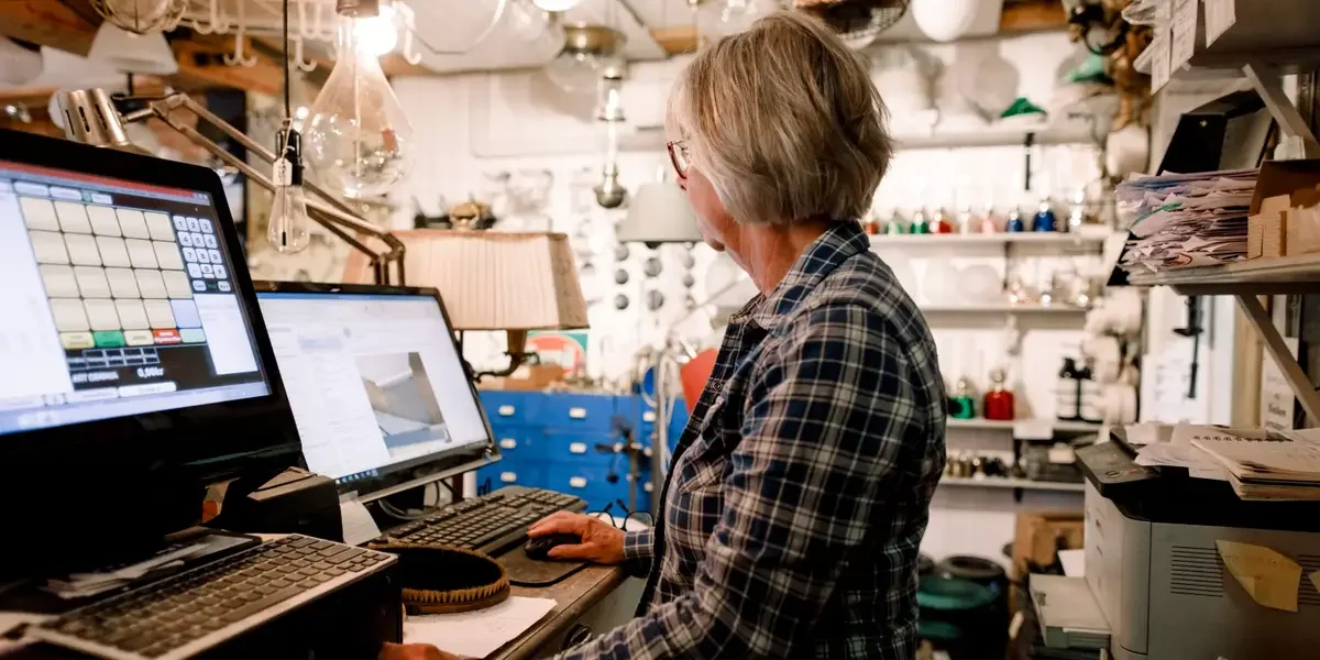 Small Firms Bet on AI for Efficiency, Facing Price Booms and Pitfalls