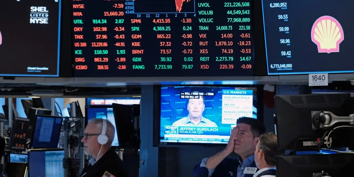 Mixed Signals: Experts Divided on Whether Recession is Imminent or Avoidable