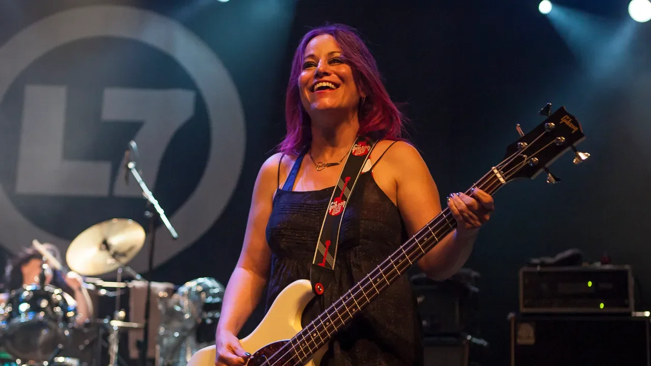 Jennifer Finch, L7 Co-Founder and Grunge Icon, Dies at 59