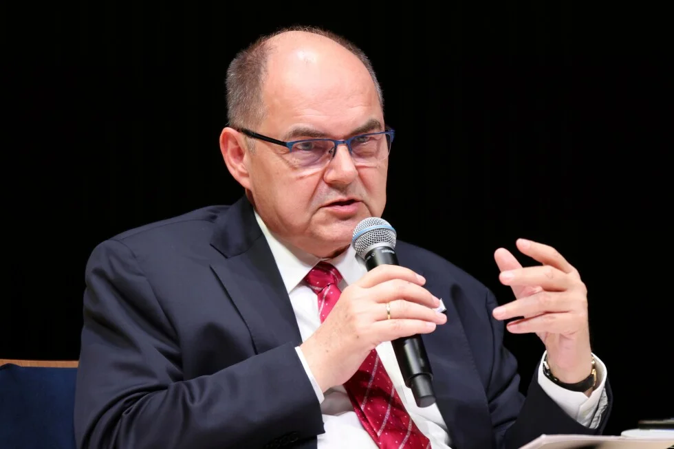 Bosnia’s High Representative resigns after sparring with Dodik