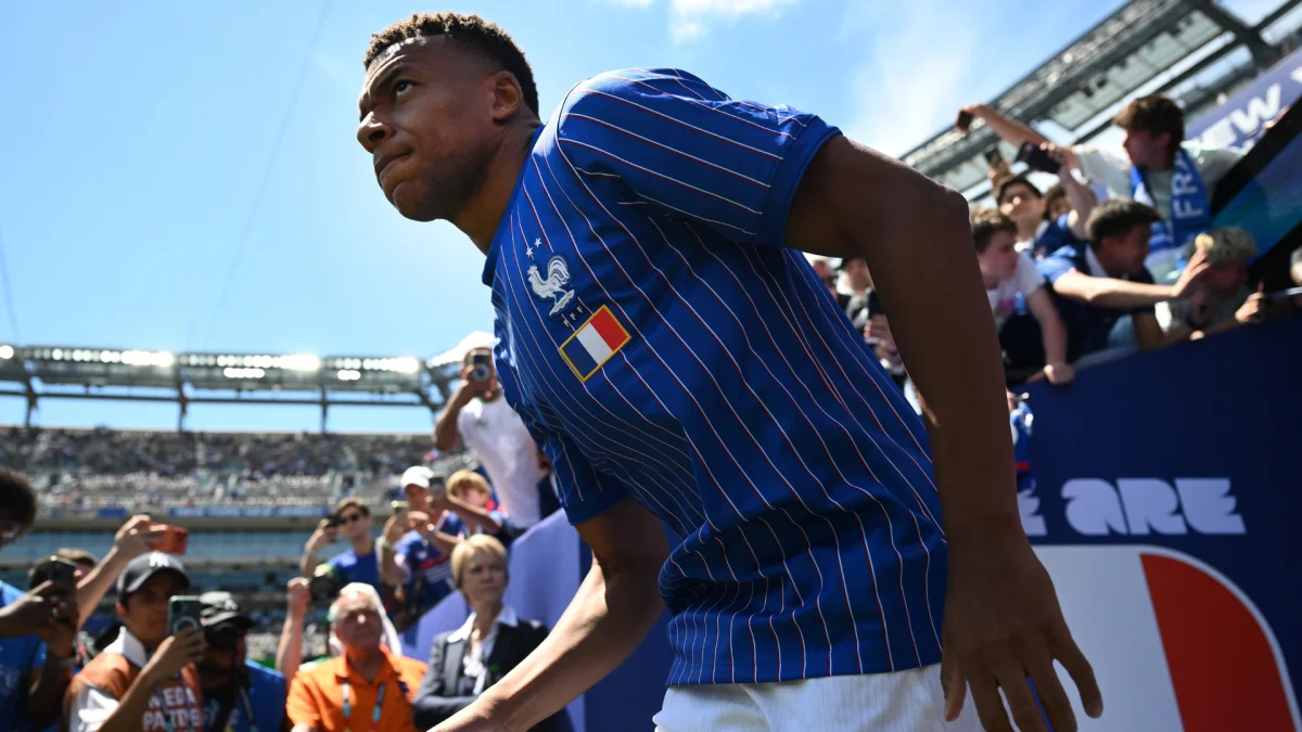 Mbappe nets record-tying goal as France edge Senegal 1-0 with Olise assist