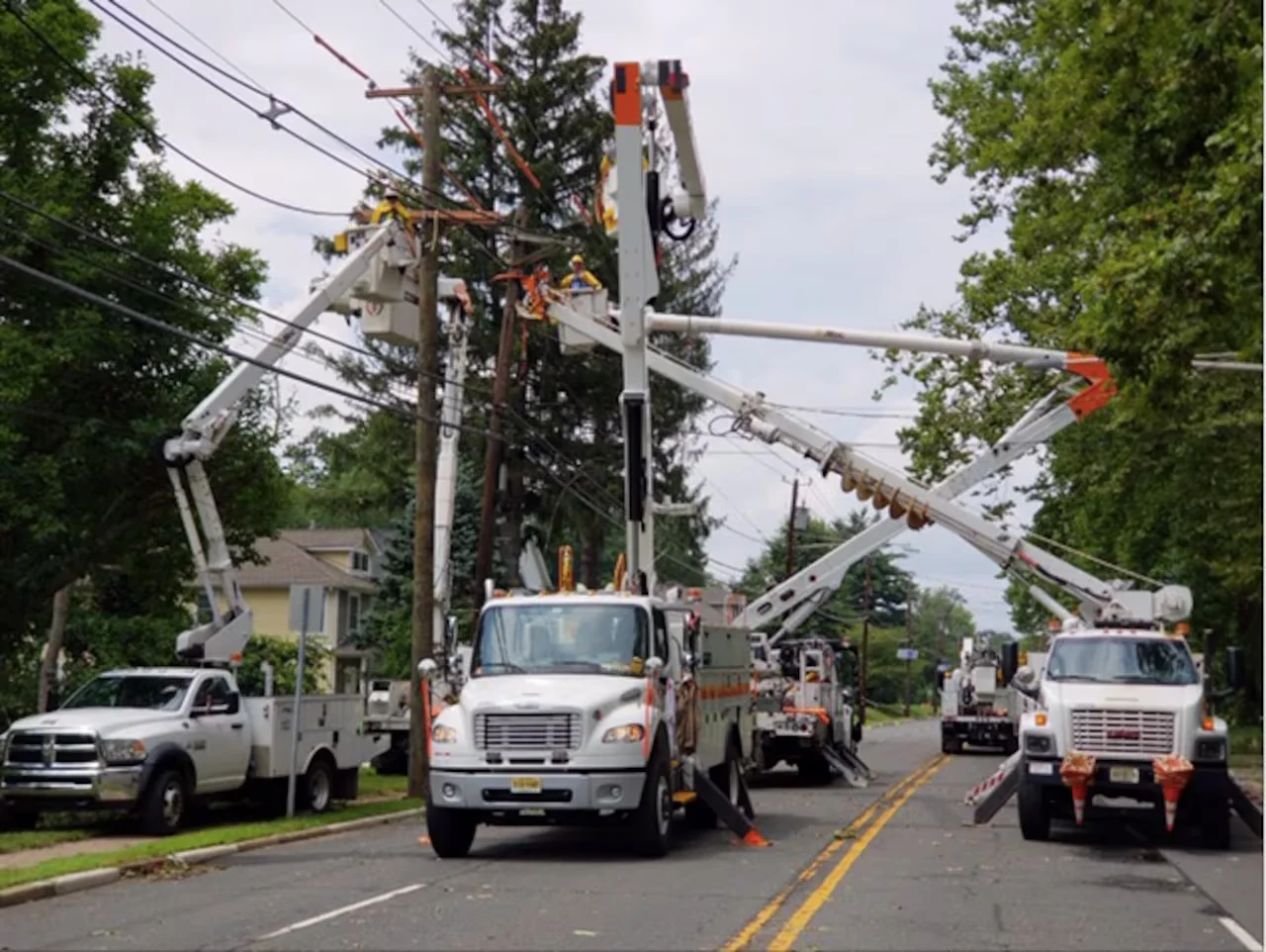 East Coast Braces for Severe Thunderstorms and Power Outages.