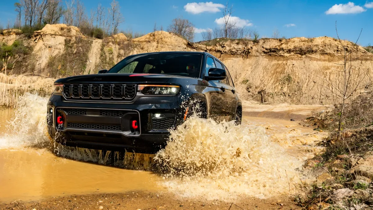Jeep Restores Trailhawk and Overland 4x4 Variants for 2027 Grand Cherokee