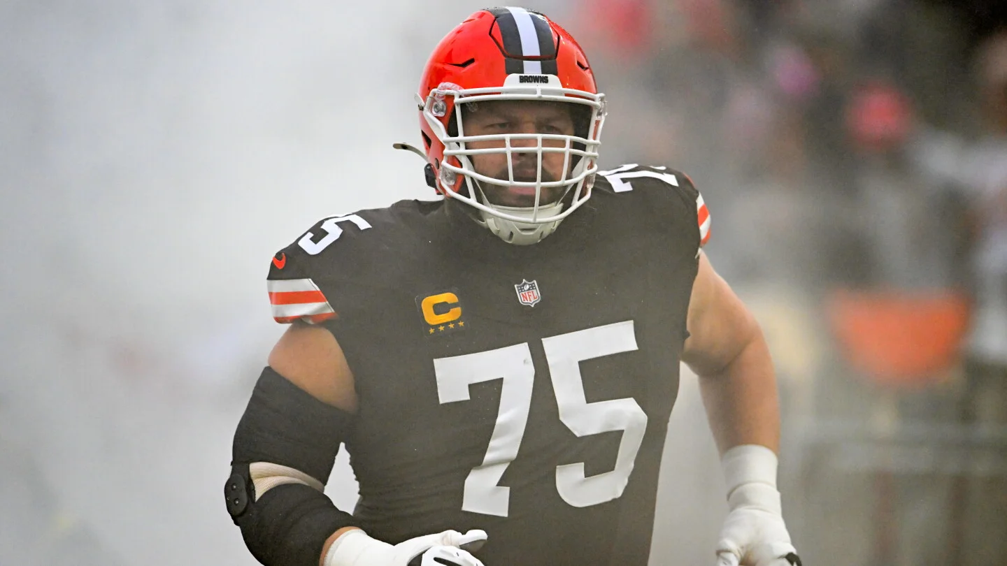 Bitonio retires after 12-year Browns career