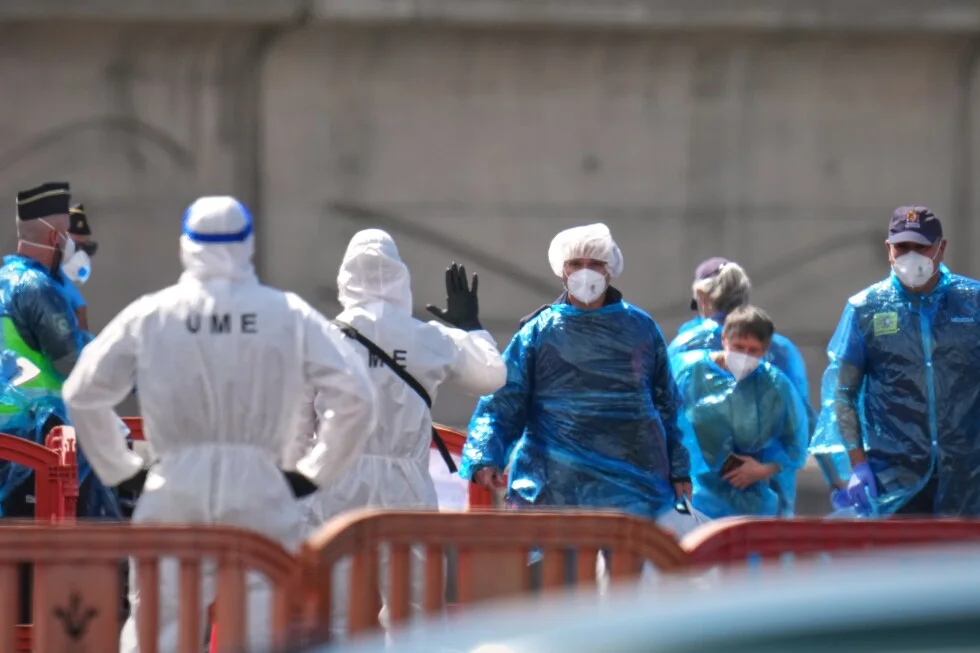 Madrid-bound evacuees depart after hantavirus scare near Canary Islands