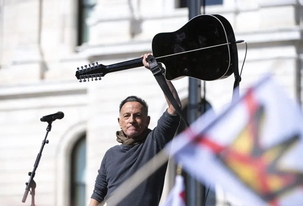 Springsteen Apologizes to Bono, Sings With Patti Smith at Tribeca Festival