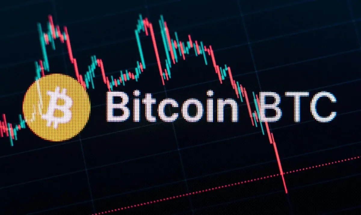 Crypto Market Crash and Recession Warnings: BlackRock, Grantham, and Bloomberg Analyze Bitcoin, Ethereum, and Fed's Forecasts