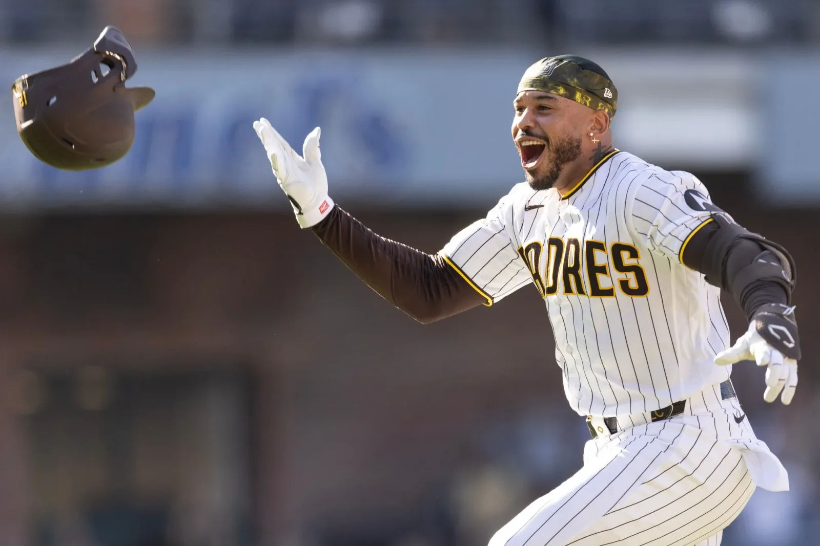 Campusano's walk-off caps Padres' dramatic sweep of Brewers