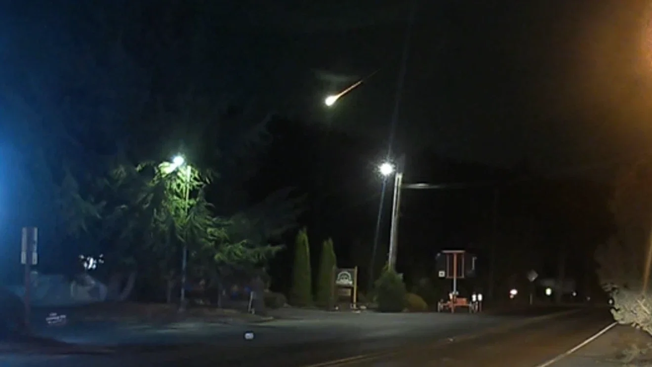 Bright fireball lights up Washington skies, sparking meteor sightings