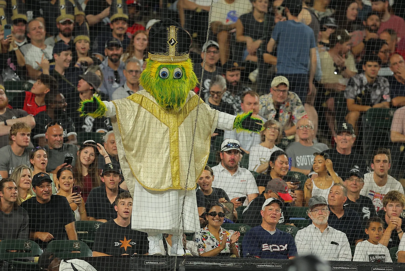 White Sox Pope Hat Night Honors Chicago’s New American Pope and Local Catholics
