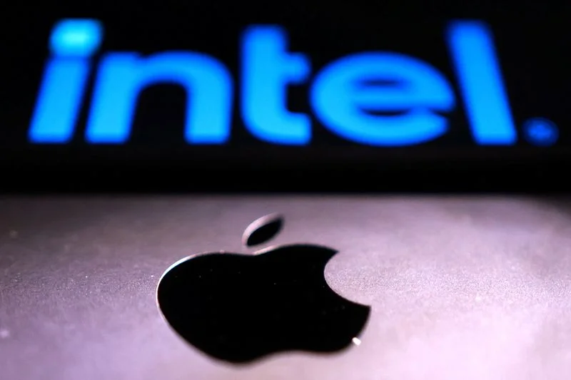 Apple and Intel near a preliminary chip-making pact, WSJ reports