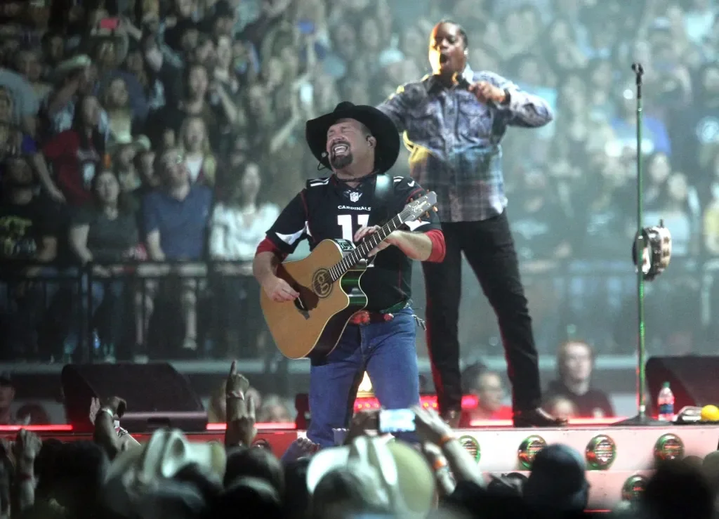 Garth Brooks Announces 2026 Retro-Style Arena Tour