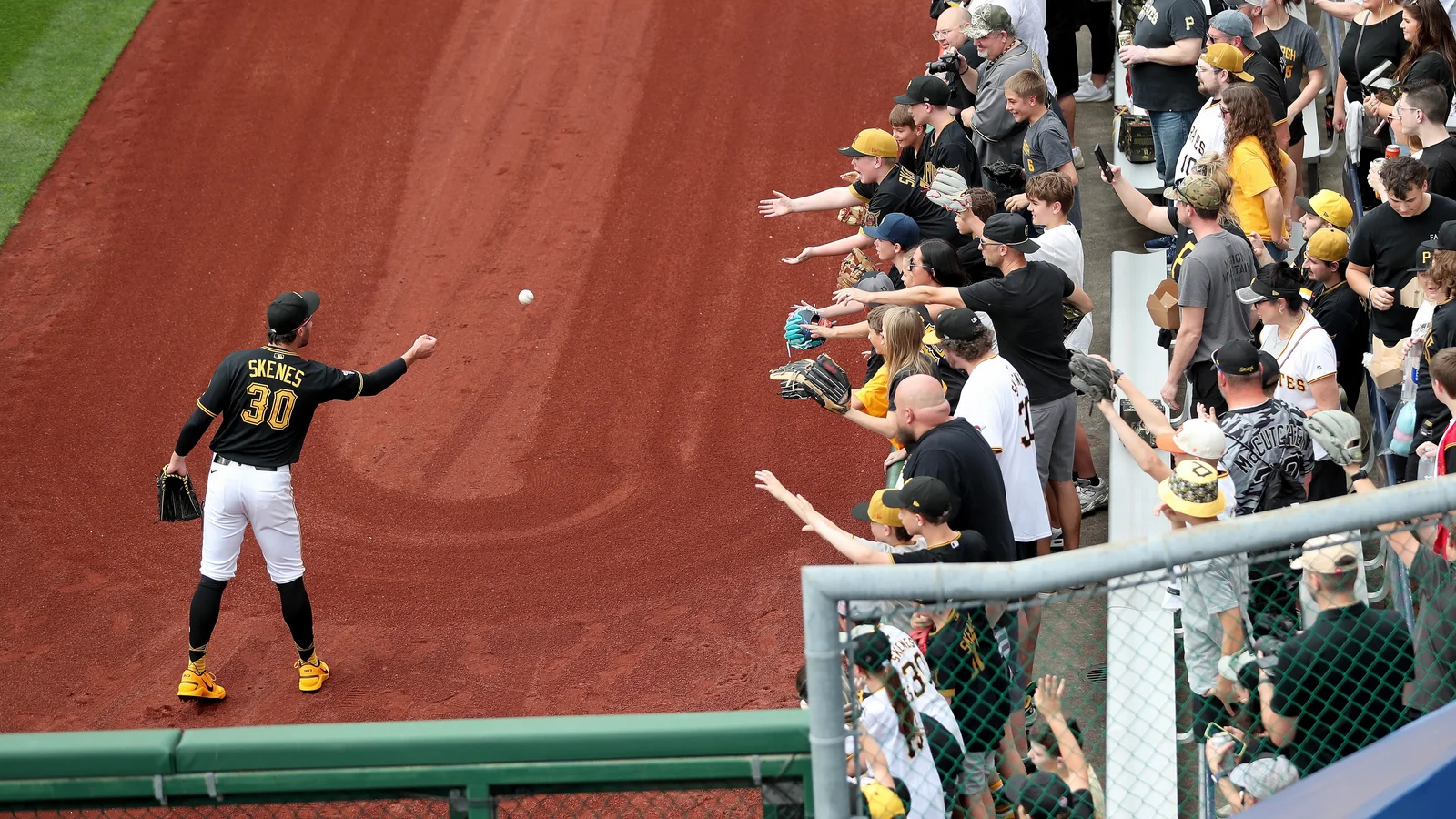 Rays outlast Pirates in a rain-delayed 13-inning win at PNC Park