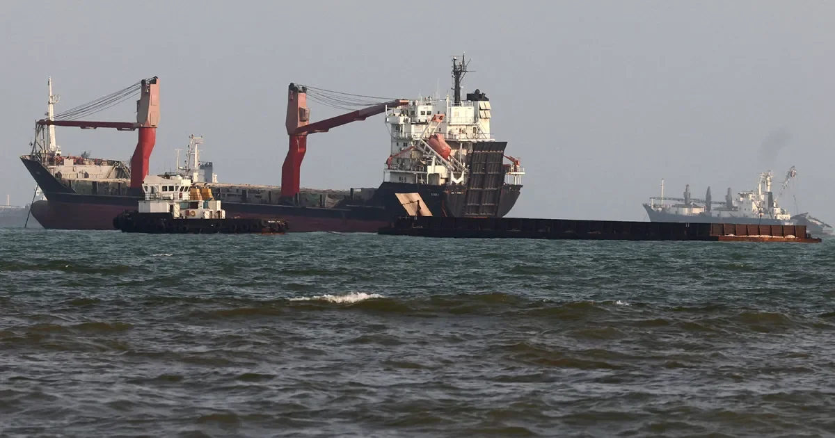 Iran blocks Hormuz until US changes course, Oman talks inch forward