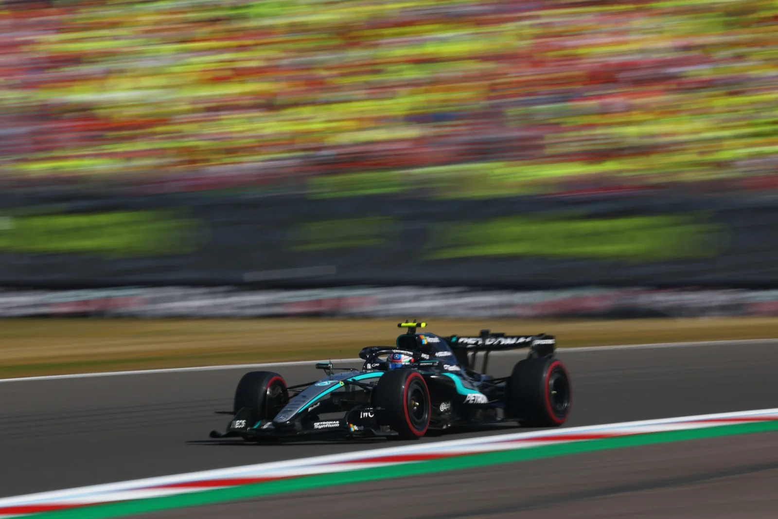 Antonelli clinches pole at Silverstone as F1 rivals line up behind
