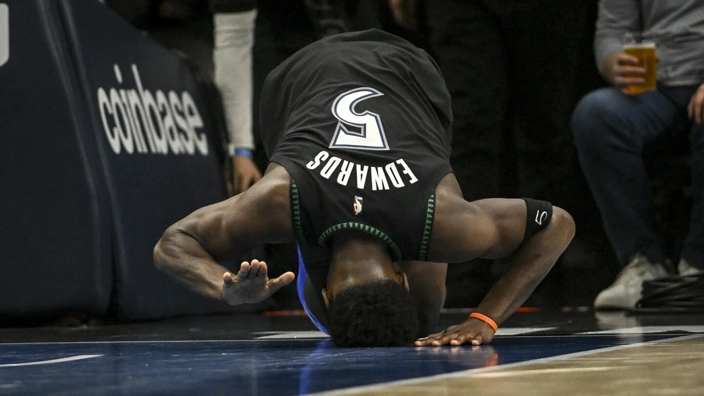 Edwards sidelined weeks with left-knee bone bruise as Wolves go up 3-1