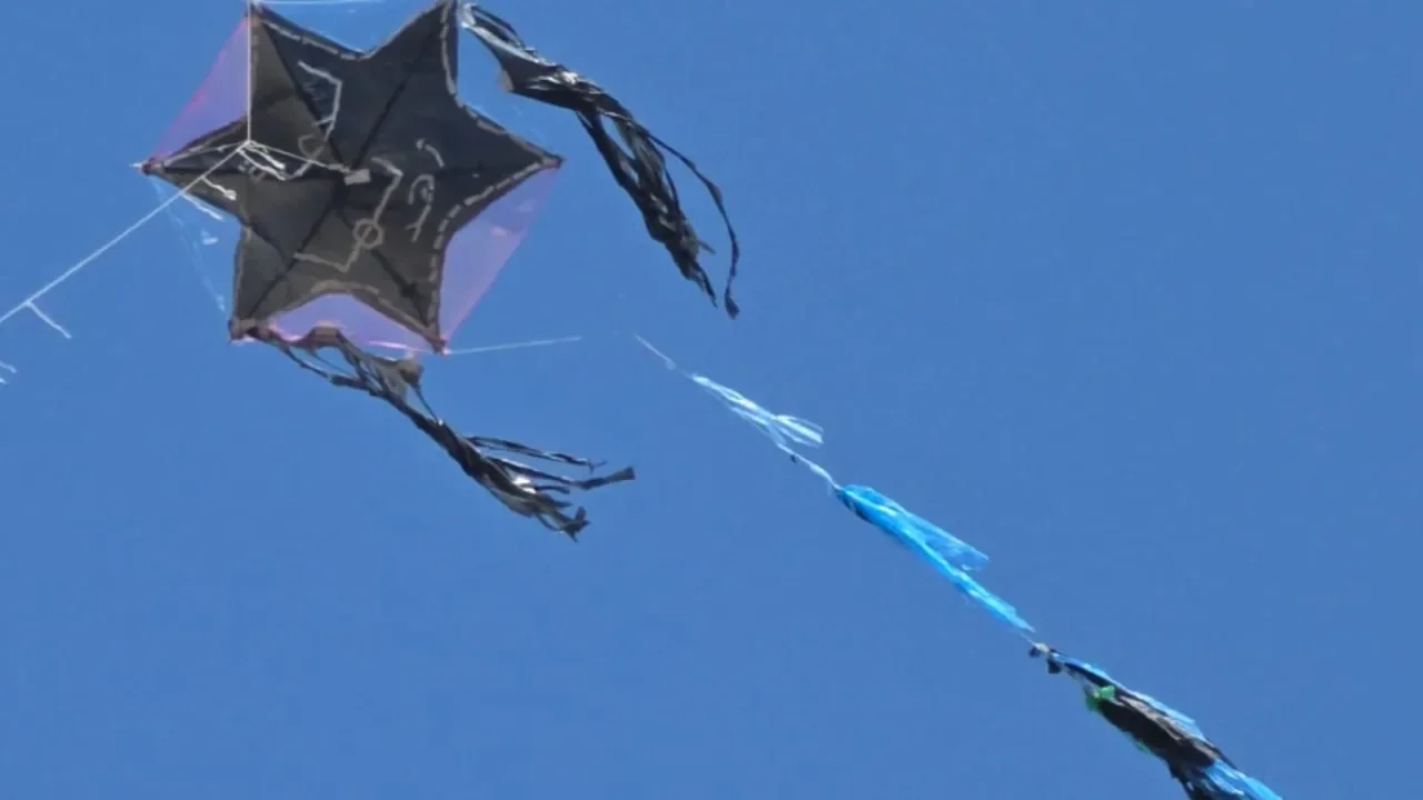 Israeli leaders warn Hamas: kite threat will trigger broader Gaza strikes