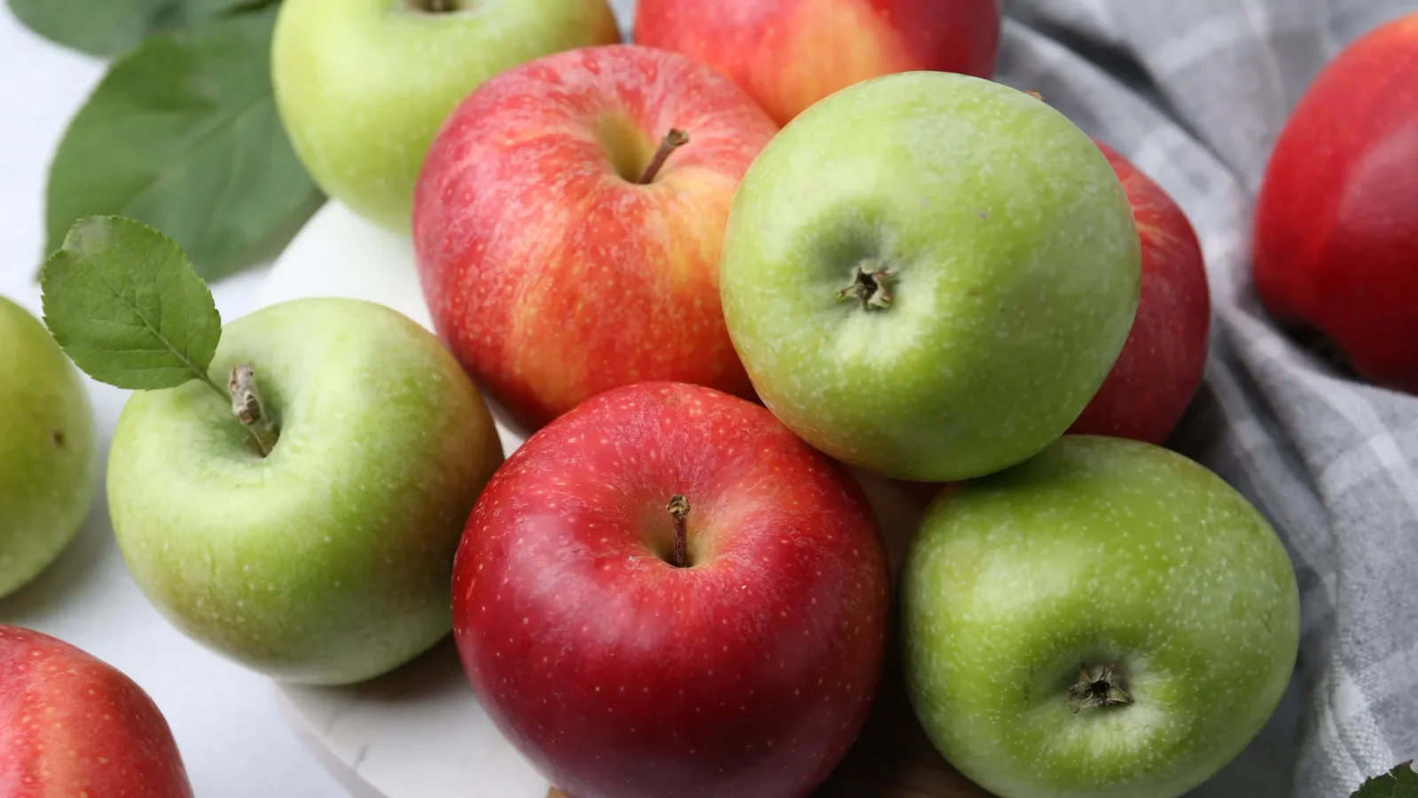 Green vs. Red Apples: Same Nutrition, Different Flavors