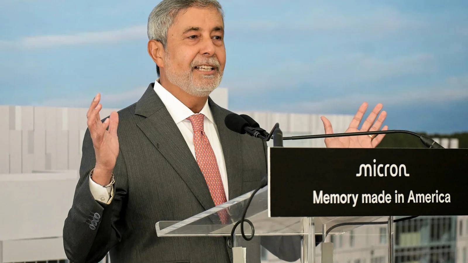 Micron rides AI boom to blowout Q3 results and higher guidance