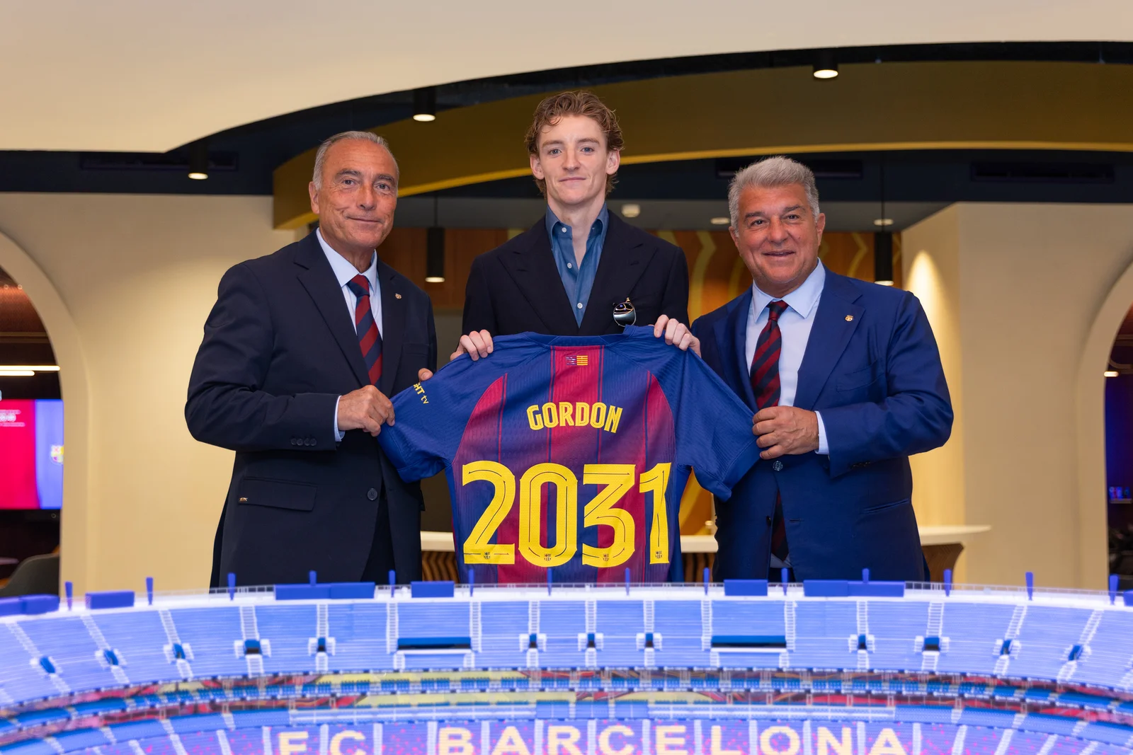 Barça lands Gordon on five-year contract