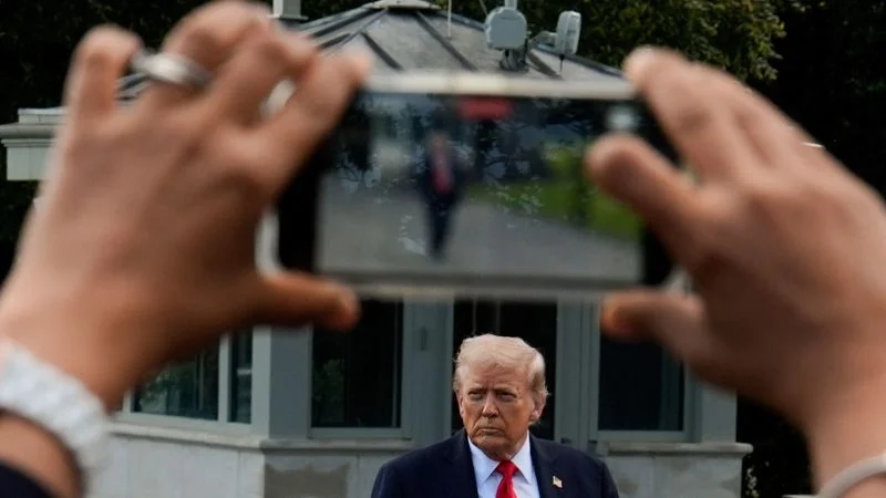 Trump Delays Chicago Crackdown Amid Legal and Political Tensions