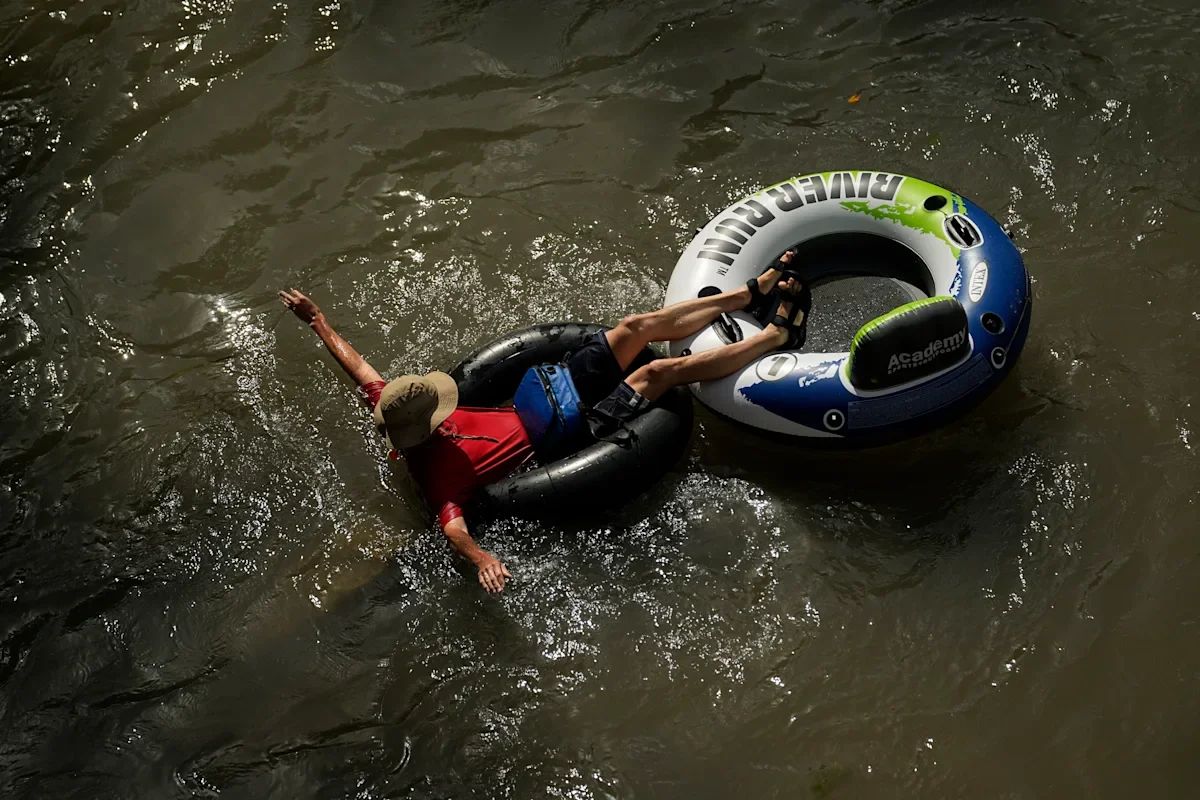 "Scorching Heat Wave Sets Record Temperatures in Dallas, Sweeping Across the US"