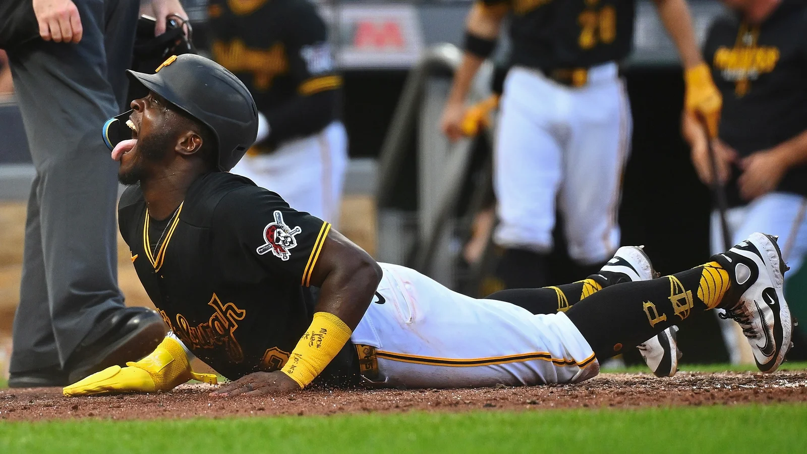 Pirates crush Mets 9-0 as Lowe sets Pirates second-base homer record