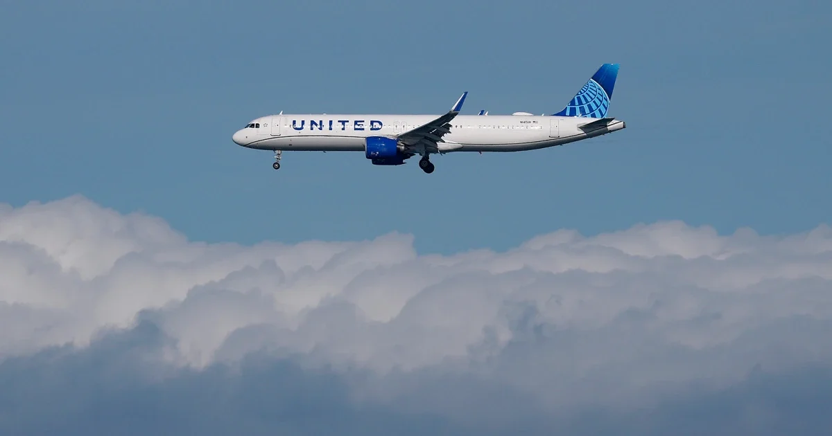 Door-Opening Attempt at 36,000 Feet Forces United Flight to Divert