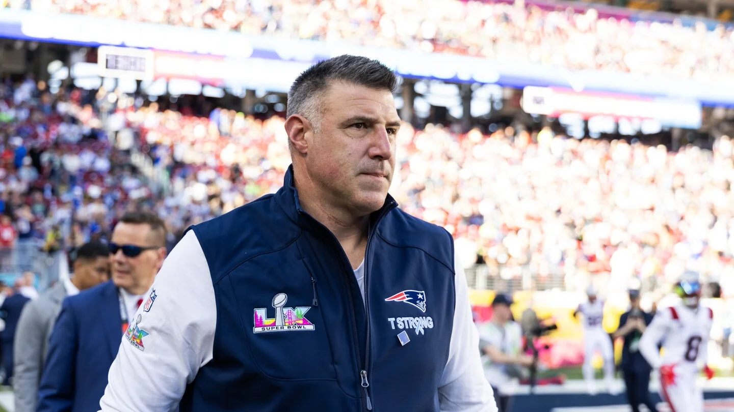 Vrabel Confronted by Aggressive Photographer in Salt Lake City Airport Amid Controversy