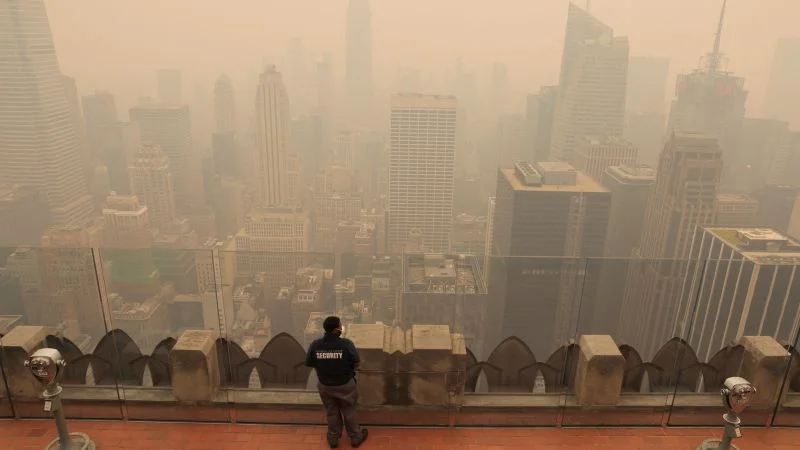 Canadian wildfire smoke blankets US and prompts health warnings.