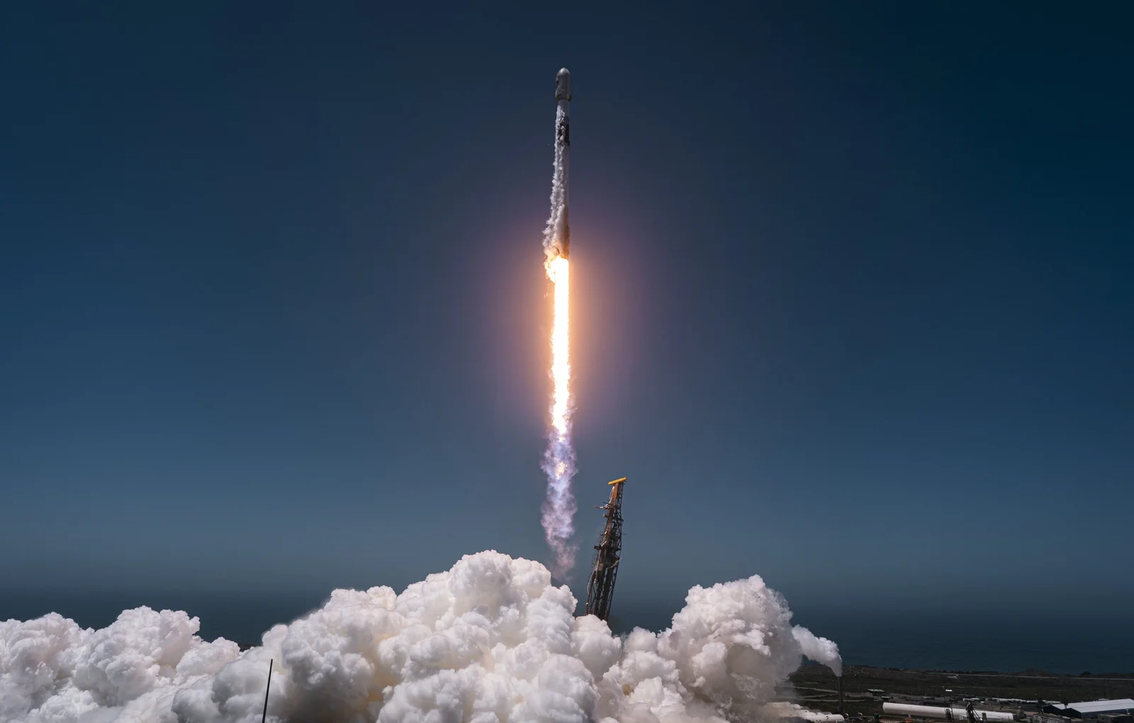 SpaceX clinches $1.6B multi-launch deal to bolster U.S. military satellites