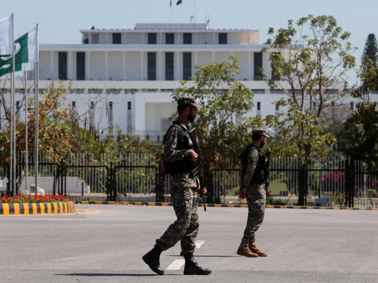 Pakistan steers US-Iran talks toward a cautious restart