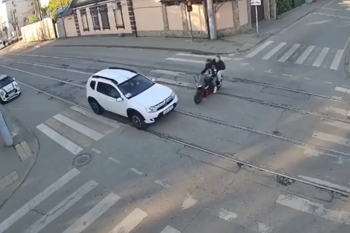 Southern Russia motorcycle crash kills rider, injures passenger