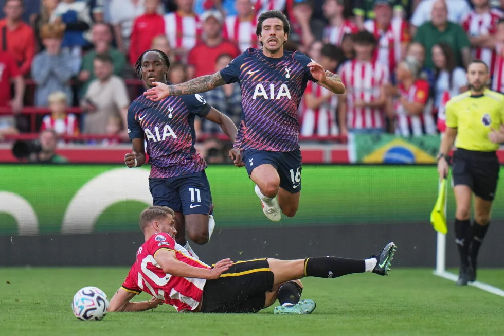United and Spurs Open Season on a Sour Note
