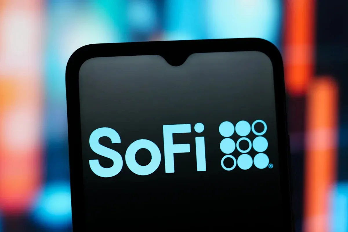 SoFi Edges Robinhood on Q2 Growth, Stock Dips on Guidance