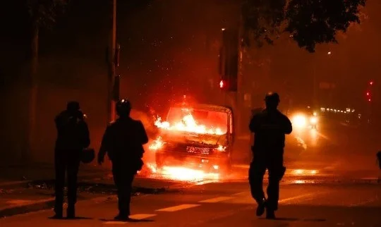 "Protests in France Spark Security Measures and Tourist Cancellations"