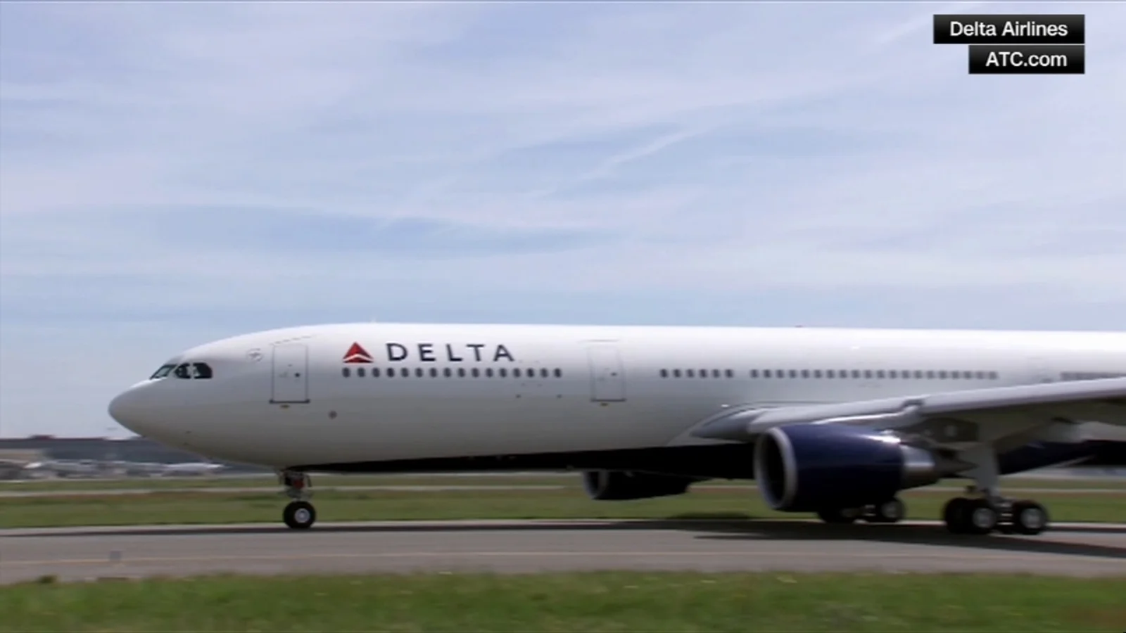 Delta Flight 1076 Hit by Firework on Approach to Midway