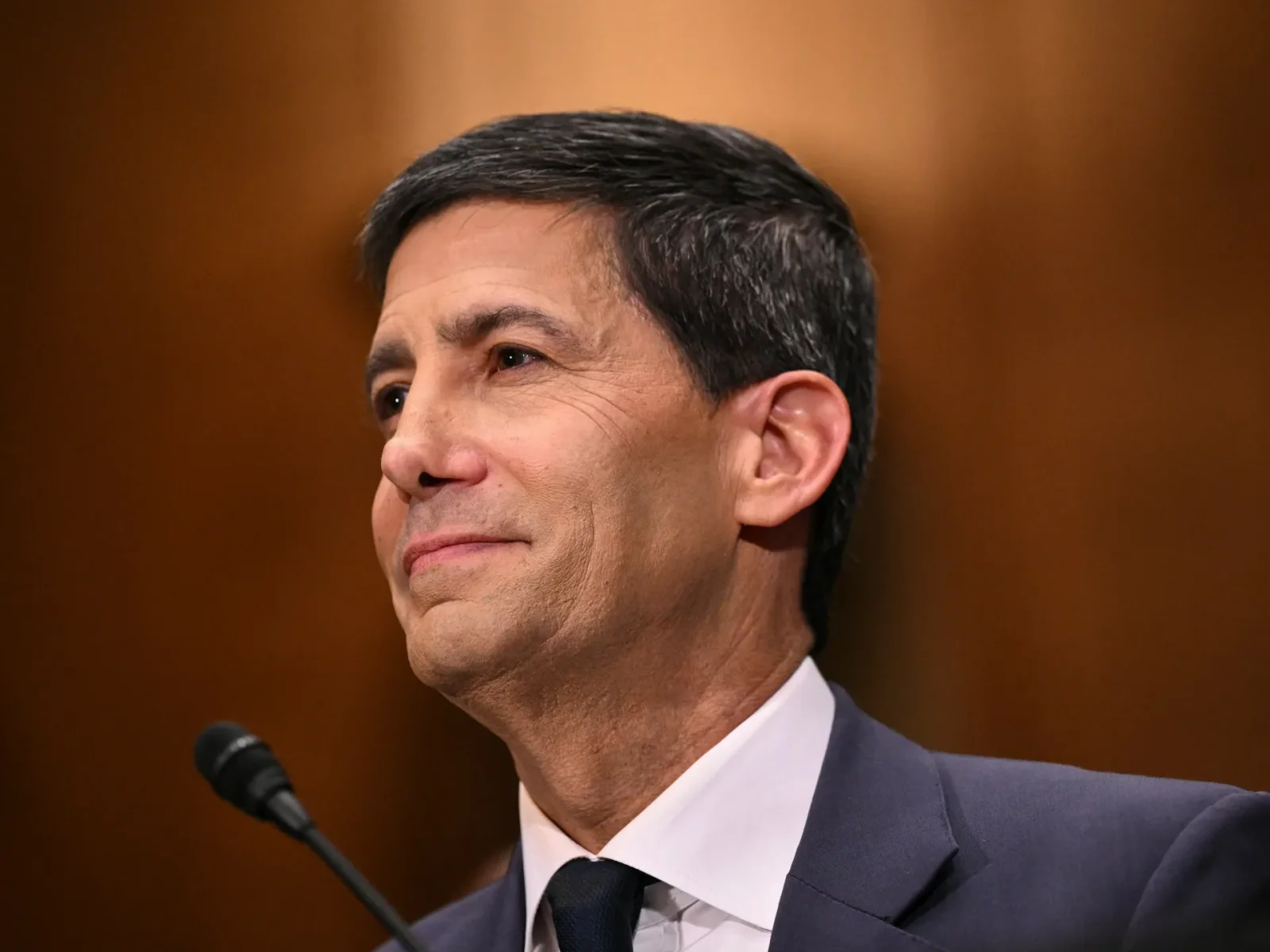 Warsh Takes Fed Chair Amid Independence Scrutiny