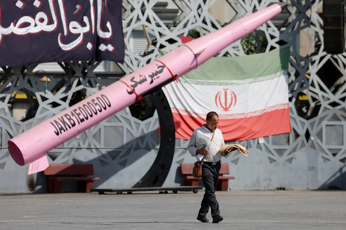 Oil-driven pullback amid US–Iran clashes as Dow edges higher and tech sinks