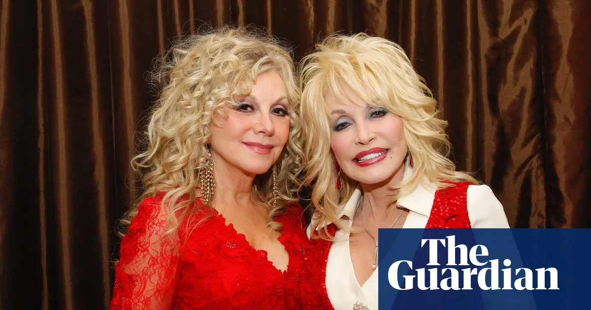 Dolly Parton Considered Experimental Cancer Drugs to Help Others, Sister Reveals
