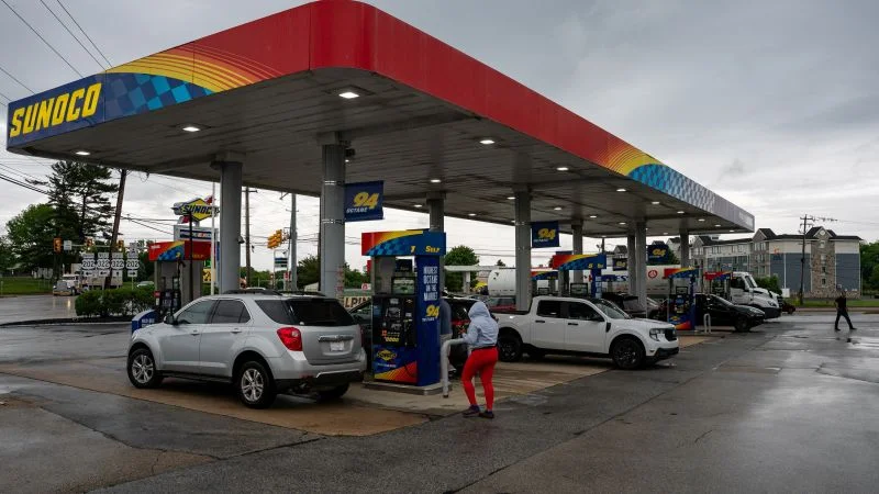 Gas Pain Pushes US Consumer Confidence to Record Low, UMich Finds