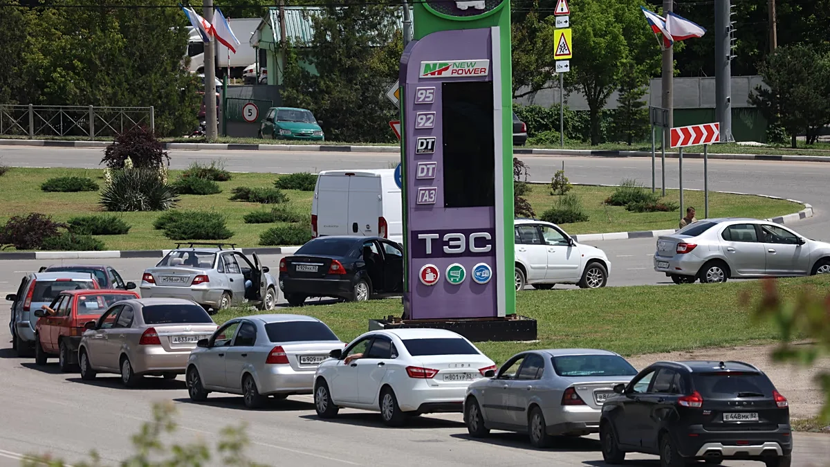 Gas Stations Shut in Crimea as Fuel Crisis Deepens Amid Ukraine Strikes
