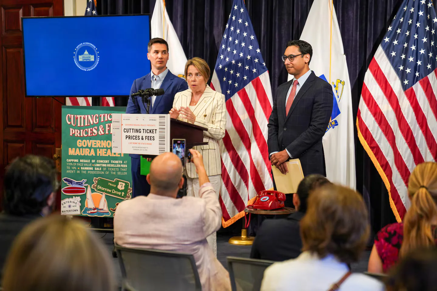 Healey proposes 110% cap on resale ticket prices in 'Great Divide Act'