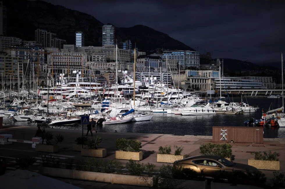 Monaco explosion injures three as suspect escapes to France