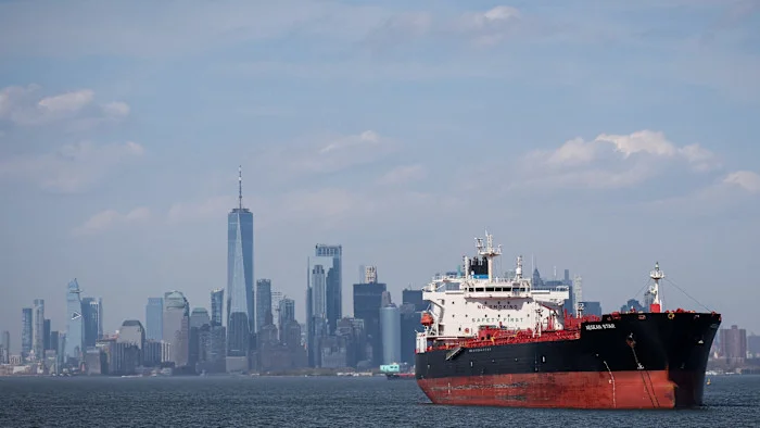 Record US fuel exports lift oil majors while fueling political pressure on Trump