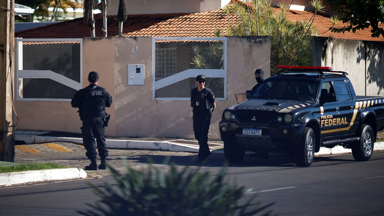 Police Raid Bolsonaro's Home in COVID Vaccine Probe